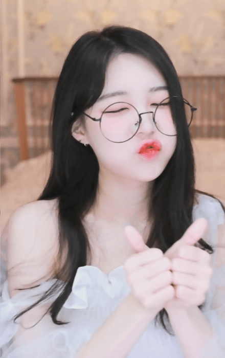 16178765557618.gif