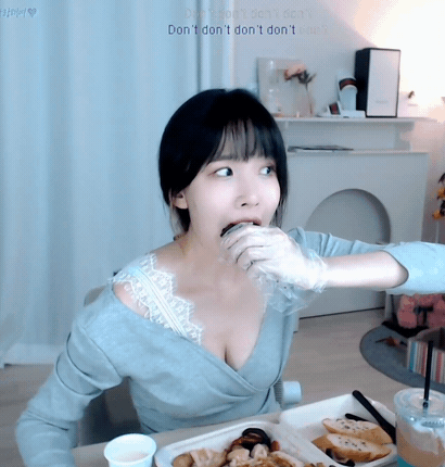 16182244610872.gif