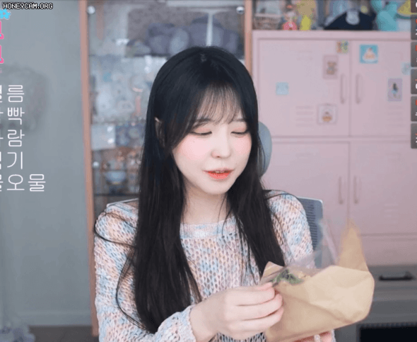 16184679320424.gif