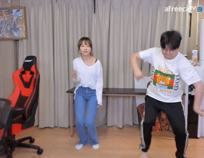 16194098787812.gif