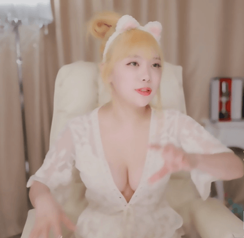 16203756640069.gif